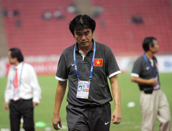 Ông Phan Thanh Hùng nên từ chức sau thất bại của tuyển Việt Nam?